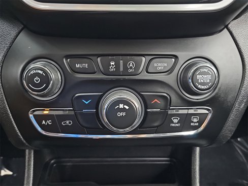 Used 2021 Jeep Cherokee Latitude Plus image 28