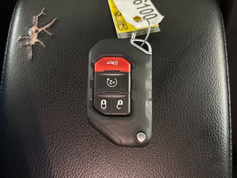 Used 2021 Jeep Gladiator Willys image 31