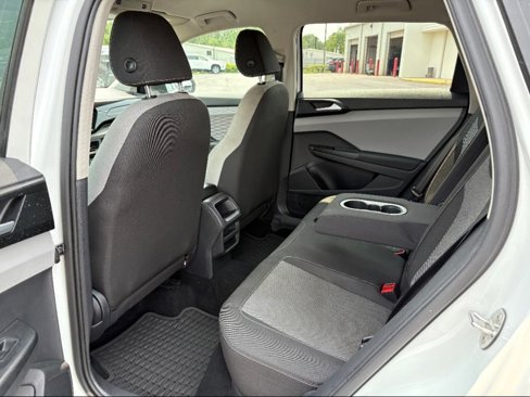 Used 2022 Volkswagen Taos S image 10