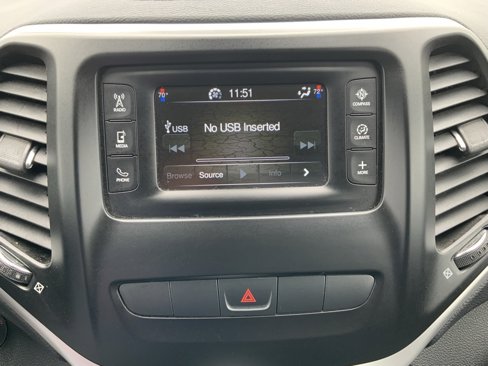 Used 2014 Jeep Cherokee Latitude w/ Comfort/Convenience Group image 35