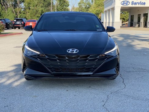 Used 2023 Hyundai Elantra SE image 2