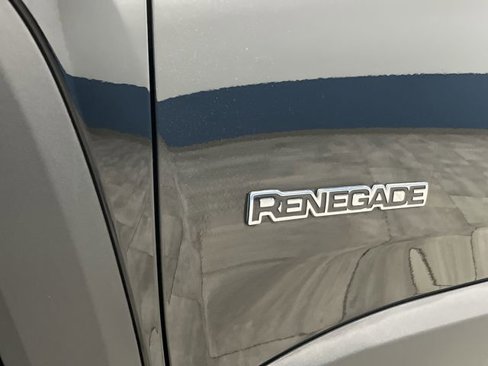 Used 2023 Jeep Renegade Latitude image 33