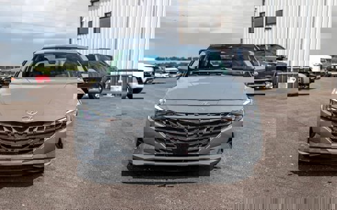 Used 2023 Hyundai Elantra Limited image 5