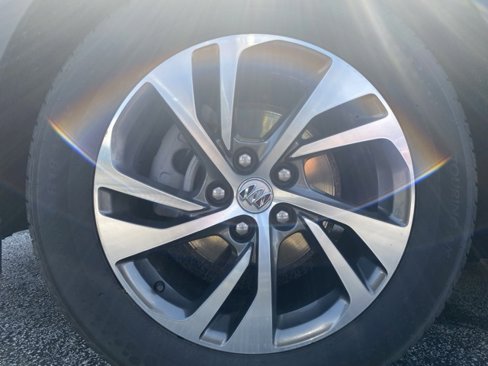 Used 2023 Buick Envision Essence image 10
