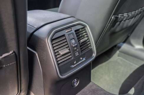 Certified 2023 Porsche Macan image 36