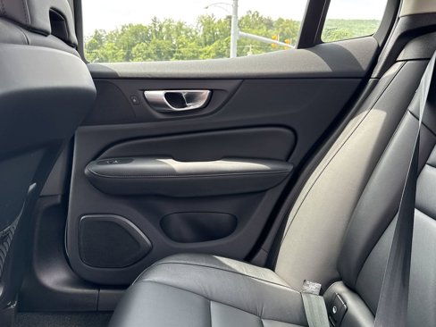 Certified 2024 Volvo S60 B5 Core image 31