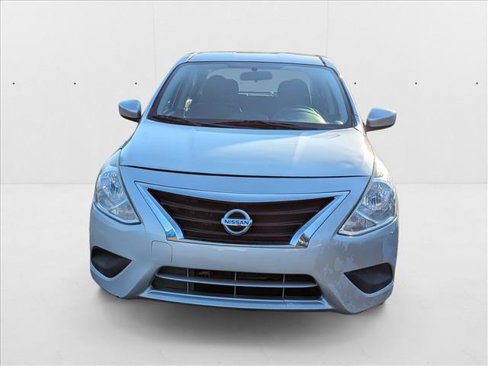 Used 2017 Nissan Versa SV image 2