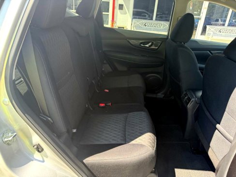 Used 2020 Nissan Rogue SV image 12