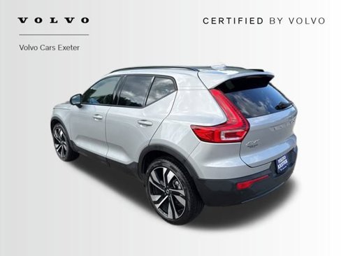 Certified 2025 Volvo XC40 B5 Plus image 4