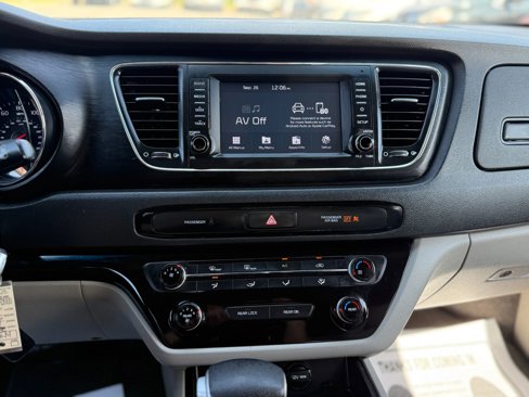 Used 2020 Kia Sedona LX image 25