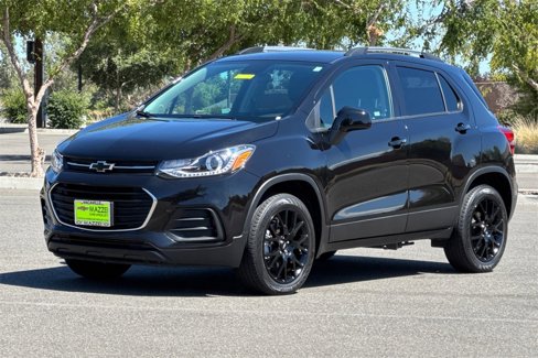 Used 2022 Chevrolet Trax LT w/ Midnight Edition image 14