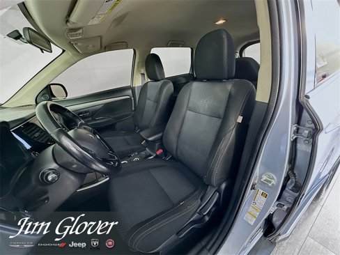 Used 2017 Mitsubishi Outlander SE image 21