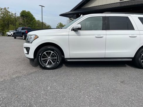 Used 2018 Ford Expedition Max XLT w/ Equipment Group 202A image 2