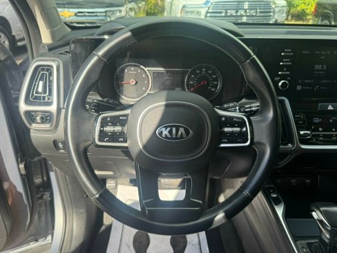 Used 2021 Kia Sorento S image 5
