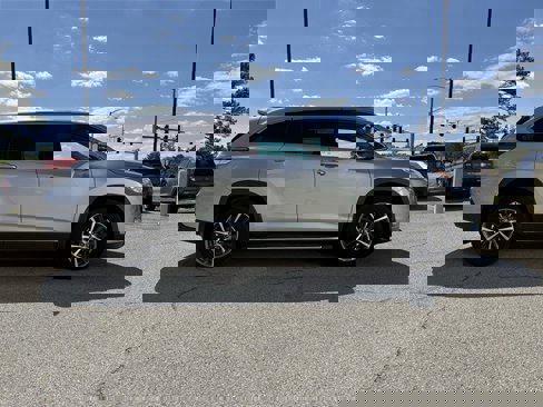 Used 2019 Toyota Highlander XLE image 6