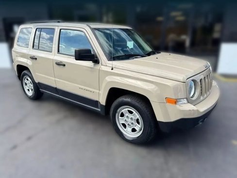 Used 2017 Jeep Patriot Sport image 7