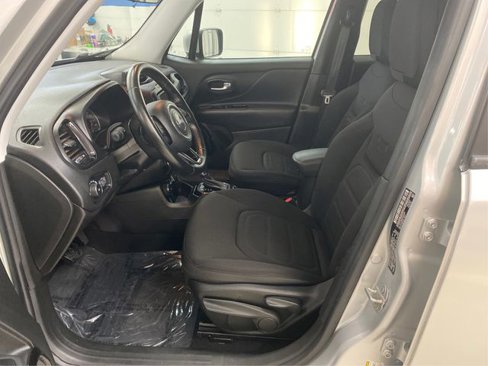Used 2017 Jeep Renegade Altitude image 9