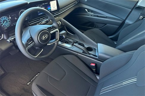 Used 2024 Hyundai Elantra SEL image 9