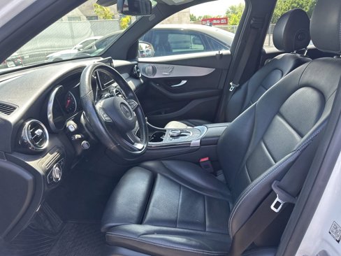 Used 2019 Mercedes-Benz GLC 300 4MATIC image 3