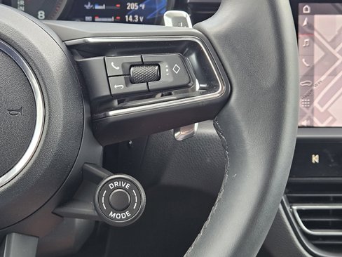 Certified 2025 Porsche Macan image 37