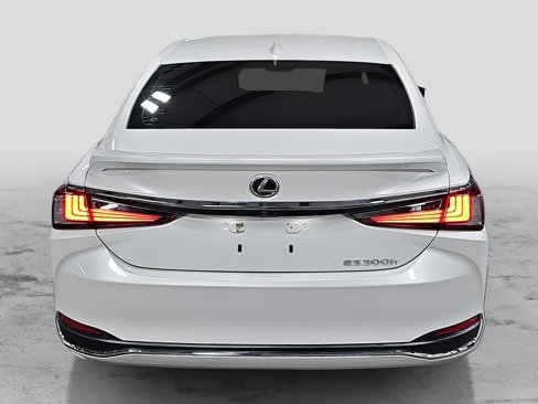 Used 2023 Lexus ES 300h w/ Premium Package image 6