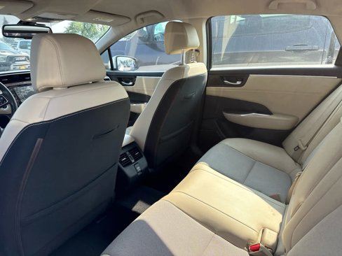 Used 2018 Honda Clarity Plug-In Hybrid image 5