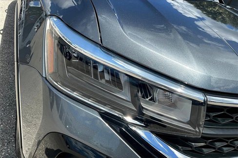 Certified 2023 Volkswagen Taos SE w/ Panoramic Sunroof Package image 12