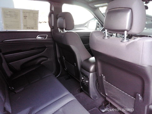 Used 2019 Jeep Grand Cherokee Laredo image 21