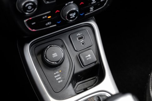 Used 2020 Jeep Compass Latitude w/ Cold Weather Group image 35