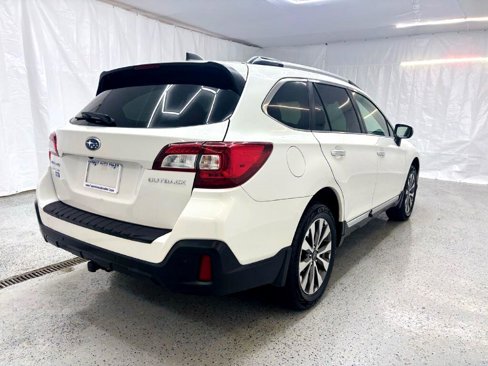 Used 2019 Subaru Outback 2.5i Touring image 3