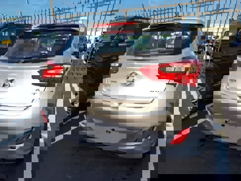 Used 2015 Hyundai Elantra GT image 5