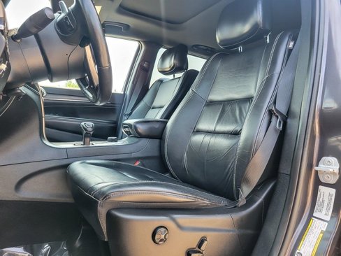 Used 2015 Jeep Grand Cherokee Limited w/ Trailer Tow Group IV image 8