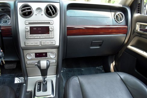 Used 2006 Lincoln Zephyr image 16
