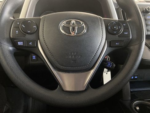 Used 2018 Toyota RAV4 LE image 14
