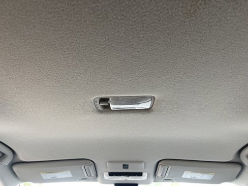 Used 2023 Nissan Kicks SR image 12