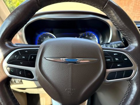 Used 2019 Chrysler Pacifica Touring-L Plus image 21