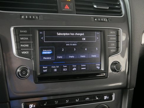 Used 2016 Volkswagen e-Golf SE w/ DC Fast Charging Package image 22
