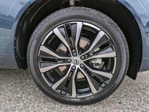 Certified 2023 Volvo XC60 B5 Plus w/ Climate Package image 11