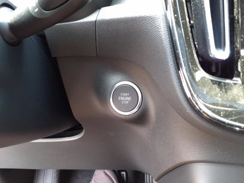 New 2025 Volvo XC40 B5 Core w/ Climate Package image 18