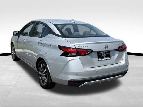 Used 2021 Nissan Versa SV image 4