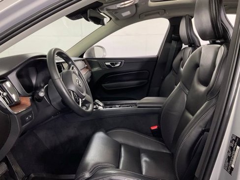 Certified 2023 Volvo XC60 T8 Ultimate w/ Climate Package image 28