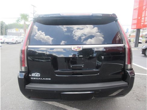 Used 2017 Cadillac Escalade Platinum image 4
