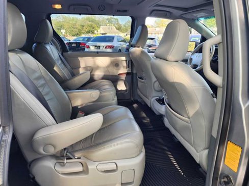 Used 2012 Toyota Sienna XLE image 20