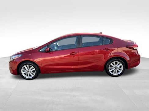 Used 2017 Kia Forte S image 5