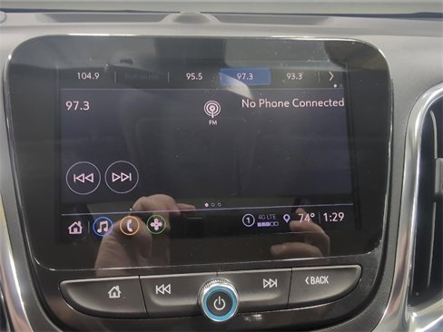 Used 2024 Chevrolet Equinox Premier image 3