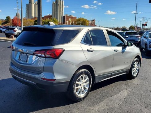 Used 2023 Chevrolet Equinox LT image 2