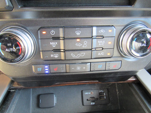 Used 2015 Ford F150 Platinum w/ Equipment Group 701A Luxury image 20
