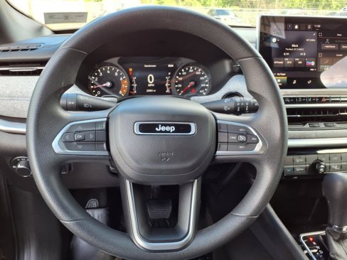 Used 2023 Jeep Compass Sport image 14