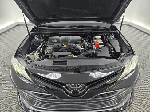 Used 2020 Toyota Camry XLE image 24