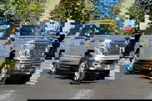 Used 2016 Nissan Titan SL image 9